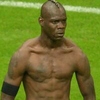 kekacauan-sepakbola-hari-ini-adalah-ramalan-balotelli