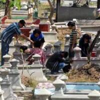 sambut-ramadhan-dengan-mengunjungi-makam-leluhur-tradisi-nyadran-ini-wajib-dilakukan