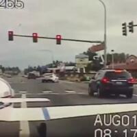 skill-kemudi-di-udara-tiada-dua-mendarat-darurat-di-tengah-jalan-raya