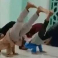 viral-bocah-sujud-salat-freestyle-mui-cukup-ditegur-baik-baik