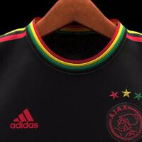 desain-jersey-baru-ajax-versi-bob-marley-bocor-ke-publik