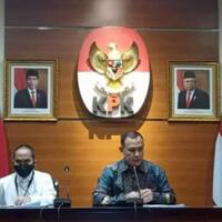 pertama-kali-kpk-pasang-foto-jokowi-ma-ruf-saat-jumpa-pers-tes-asn