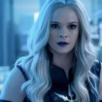 exclusive-interview-danielle-panabaker-cerita-keseruan-syuting-the-flash-season-7