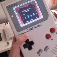 seorang-penggemar-menciptakan-gameman-konsol-gameboy-yang-berukuruan-besar