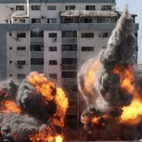 quotberi-kami-10-menitquot-detik-detik-menegangkan-israel-ledakkan-gedung-al-jazeera