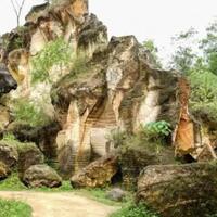 amazing-bukit-kapur-arosbaya-mahakarya-perpaduan-alam-dan-pahatan-tangan-manusia