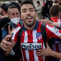 masih-bete-suarez-hampir-kirim-foto-atletico-juara-ke-petinggi-barca