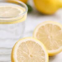 minum-air-lemon-tiap-pagi-supaya-lemak-di-perut-nggak-ada-lagi