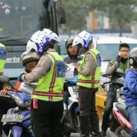 mau-kena-tilang-atau-dibantu-nih