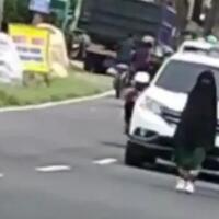 perempuan-bercadar-bikin-kemacetan-gegara-di-ghosting-pacar-di-telaga-sarangan