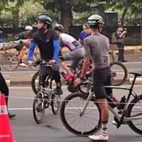 sepeda-biasa-diminta-keluar-lintasan-road-bike-di-jlnt-pesepeda-mangkel-saya