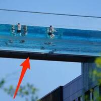 penampakan-kolam-renang--melayang--ini-sukses-bikin-netizen-melongo