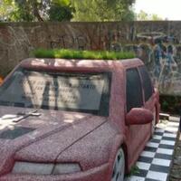 unik-makam-ini-memiliki-nisan-yang-berbentuk-mobil-kuburan-rasa-taman