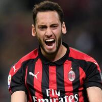 hakan-calhanoglu-putuskan-berpaling-ke-inter-milan-tepatkah
