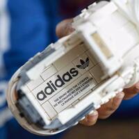 kolaborasi-lego-x-adidas-hadirkan-lego-blok-superstar