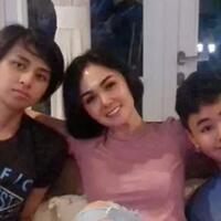 yuni-shara-temani-anak-nonton-porno-sambil-beri-edukasi-seks