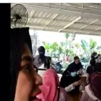 viral-kerumunan-restoran-bebek-di-padang-sebut-pemerintah-zalim
