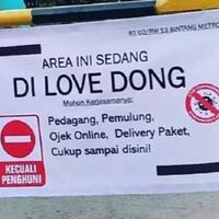 tulisan-spanduk-unik-kocak-nyeleneh-tetapi-serius-di-portal-lockdown