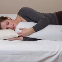 nggak-bisa-tidur-tanpa-guling-ternyata-memang-banyak-manfaatnya