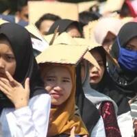 indonesia-turun-kelas-apa-dampaknya-sulit-cari-kerja-hingga-tua-sebelum-kaya