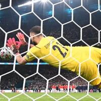 bukan-sok-cool-donnarumma-tak-tahu-italia-juara-setelah-tahan-pinalti-saka