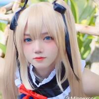 seksi--lucu-gadis-cantik-ini-seolah-olah-berubah-menjadi-rose-dari-dead-or-alive-6