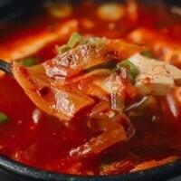 yuk-masak-kimchi-jjigae-makanan-andalannya-haechan-nct-nih