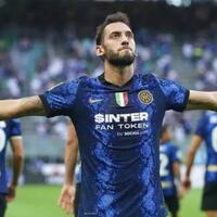 didapatkan-secara-gratis-hakan-calhanoglu-menjalani-debut-manis-bersama-inter-milan