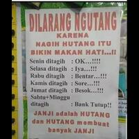 nampol-abis-tulisan-larangan-hutang-di-warung-warung-ini