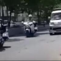 rombongan-jokowi-biarkan-ambulans-melintas-warganet-ri-1-aja-ngalah-sama-ambulans