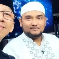 abu-janda-selfie-bareng-novel-bamukmin-cawapres-anies-kharismatik-macho-santun