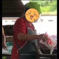 ngeri-penjual-ini-tuang-micin-ke-makanan-tanpa-takaran-apa-sih-bahayanya