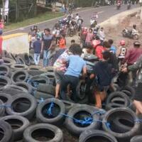 mau-pamer-motor-atau-emang-bandel-nongkrong-kog-di-jalur-penyelamat