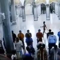 viral-pria-telanjang-dada-serang-imam-masjid-di-cilegon-begini-faktanya