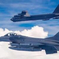 dua-f-16-tni-au-latihan-bomber-exercise-dengan-pesawat-pengebom-b-52-stratofortress