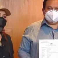 ayu-ting-ting-melaporkan-kd-ke-polisi-karena-menghina-anaknya-apakah-itu-lebay