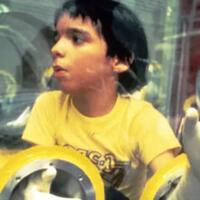 david-bubble-boy-bocah-yang-harus-hidup-dalam-gelembung-plastik-steril-seumur-hidup