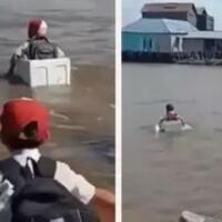 viral-bocah-sd-seberangi-sungai-pakai-styrofoam-publik-colek-jokowi
