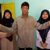 keluarga-manurung-terlahir-berbeda-tapi-tetap-semangat-menjalani-hidup
