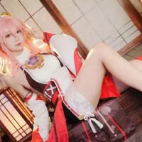 hati-meleleh-seorang-cosplayer-imut-berubah-menjadi-yae-dari-genshin-impact