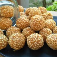 aku-berbentuk-bulat-tubuhku-berbalut-biji-wijen-apakah-aku