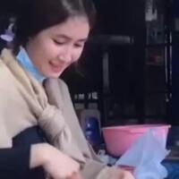 5-penjual-gorengan-paling-cantik-di-indonesia-auto-bikin-dengkul-lemes