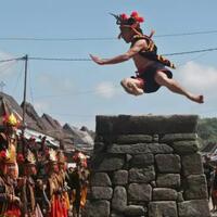 khusus-untuk-pria-pemberani-lompat-batu-di-pulau-nias