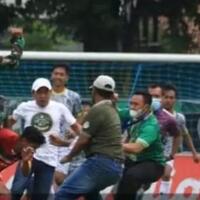 aksi-kapten-afa-syailendra-bogem-ketua-dprd-kota-pasuruan-picu-kericuhan-bola
