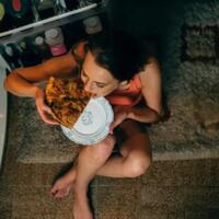 catat-ini-lho-bahaya-ngemil-di-malam-hari