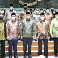 anies-lantik-riza-patria-jadi-ketua-umum-icmi-jakarta