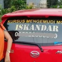 biar-aman-sikap-yang-harus-kita-lakukan-saat-dibelakang-kendaraan-kursus-stir-mobil
