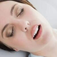 fakta-yang-kamu-harus-segera-tahu-tentang-tidur-sambil--ngiler