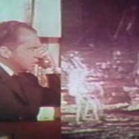 konspirasi-saat-presiden--ngobrol--dengan-astronot-di-bulan-dengan-telfon-biasa