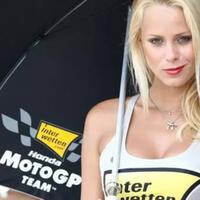 umbrella-girl-cantik-dan-seksi-tapi-jika-pembalapnya-cewe-apakah-ada-umbrella-boy